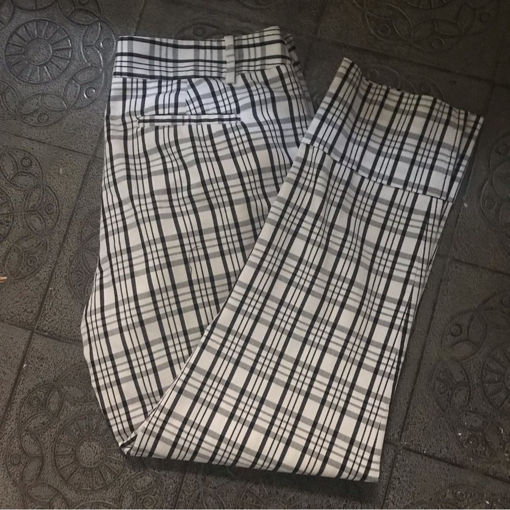 Zara White & Black Plaid Cropped Pants - Size 10